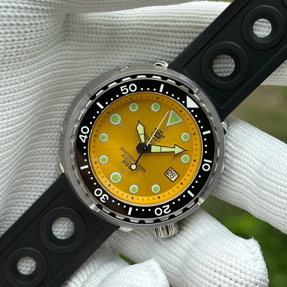 STEELDIVE Popular SD1975 47.5MM Case Red Dial 300M Waterproof AR Sapphire Glass Tuna Dive Mens NH35 Automatic Watches for You