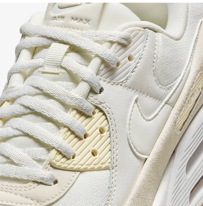 Nike Original Air Max 90 LV8 Damen-Sneaker mit niedrigem Schaft und Plateau-Sohle FD4328-100