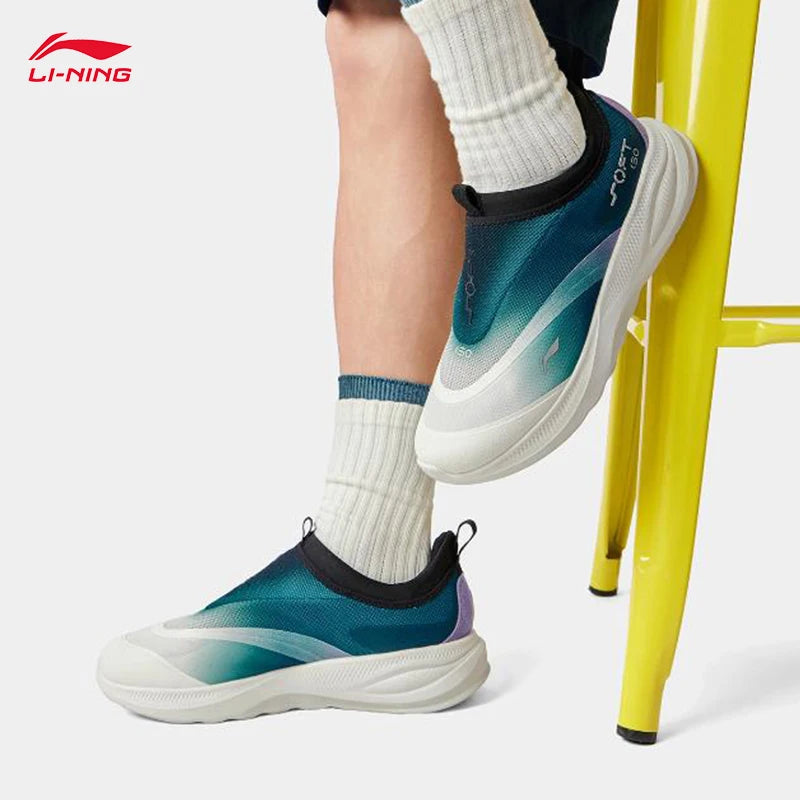 Pánská vycházková obuv LI-NING SOFT GO 2 nazouvací s měkkým silným podpatkem, pohodlná odolná sportovní volnočasová obuv AGLV005