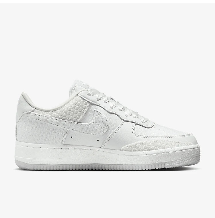 Nike Authentic Air Force 1 AF1 Damen-Sneaker im klassischen Stil mit dicker Sohle HV6011-111
