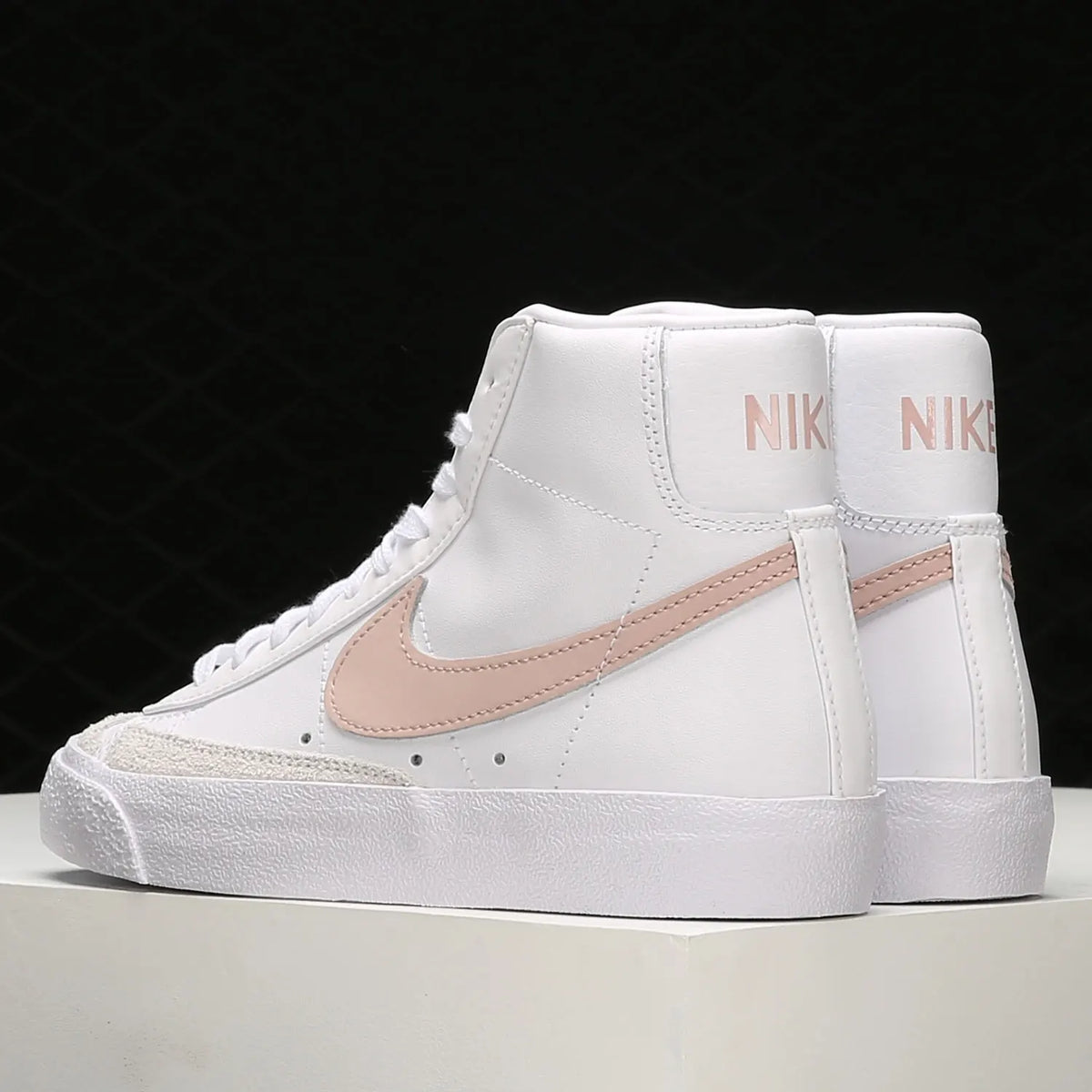 Nike Genuine Blazer Pioneer Dámske polovičné ležérne tenisky CZ1055-118