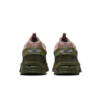 Nike Zoom Vomero 5 Roam : chaussures de course unisexes basses, souples, résistantes et imperméables, pour l'entraînement, la ville et les trajets quotidiens, modèle FV2295-201