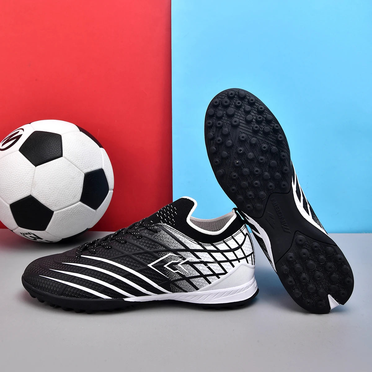 Nouvelles chaussures de football pour hommes, crampons de futsal, chaussures de football, confortables, ultra-légères, pour terrain synthétique et naturel, sportives, antidérapantes, pour adultes, professionnelles.