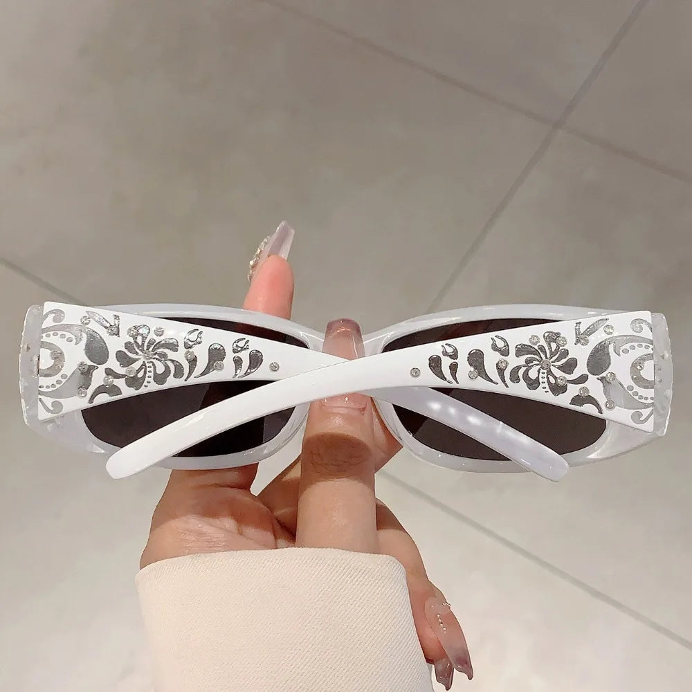 Fashion New Y2K Ladies Pattern Relief Square Small Frame Sunglasses Retro Style Elegant Summer Vacation Beach Glasses