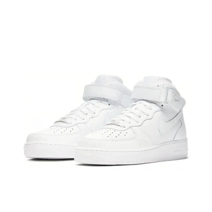 Zapatillas unisex Nike Air Force 1 Mid: sujeción clásica en el tobillo y comodidad acolchada para un uso versátil durante todo el día DD9625-100