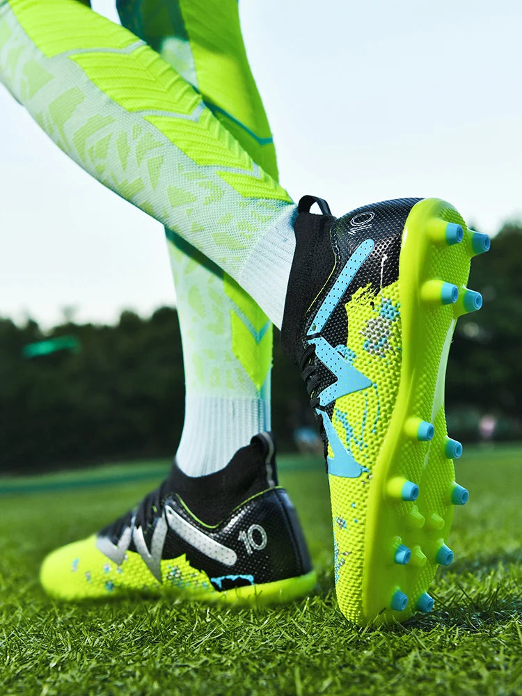 New Men's Football Shoes Society Cleats Professional Soccer Shoes Indoor Fast Football Field Boots Sneakers Boy Original Training