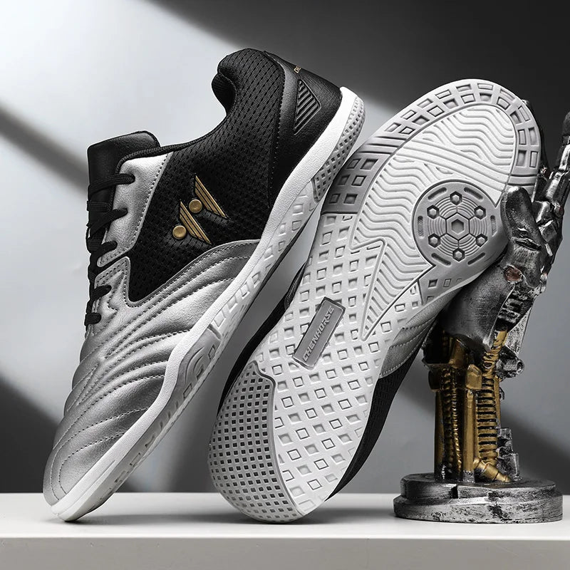 Nouvelles chaussures de football pour hommes, crampons montants pour terrain gazonné, antidérapantes, de haute qualité, pour futsal, idéales pour les matchs en salle et l'extérieur, très vendues.