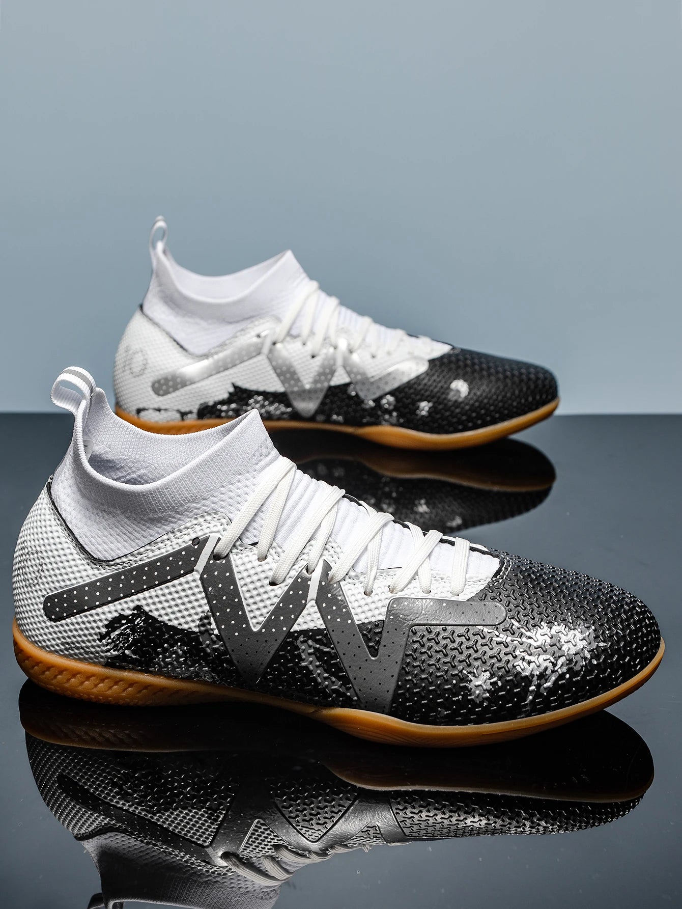 New Men's Football Shoes Society Cleats Professional Soccer Shoes Indoor Fast Football Field Boots Sneakers Boy Original Training