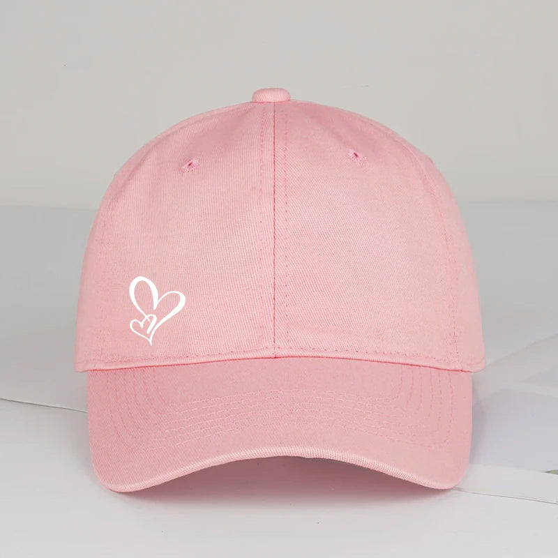 Gorra de béisbol minimalista con estampado de dos corazones, para mujer y hombre, suave y ajustable, estilo «dad hat», informal, con temática romántica, para el sol