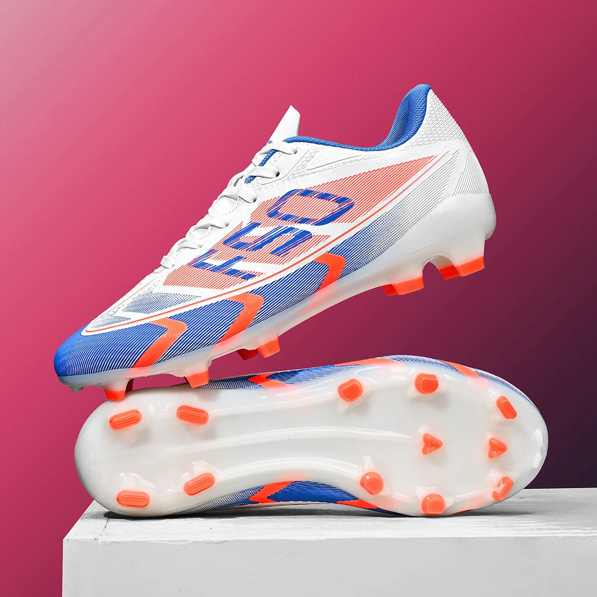 Breathable soccer shoes with FG/AG spikes are suitable for training and playing, effectively protecting the ankle