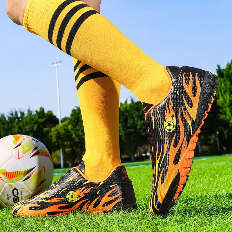 Chaussures de football professionnelles pour enfants, chaussures de foot pour hommes, basses, avec maintien de la cheville, sportives, pour jeunes, pour match et entraînement, antidérapantes, résistantes