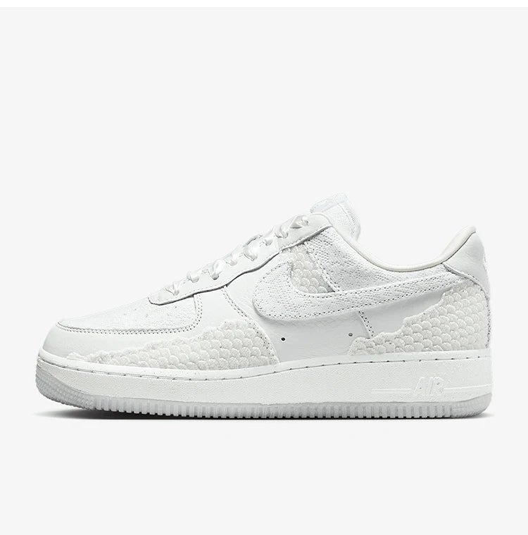 Nike Authentic Air Force 1 AF1 Damen-Sneaker im klassischen Stil mit dicker Sohle HV6011-111