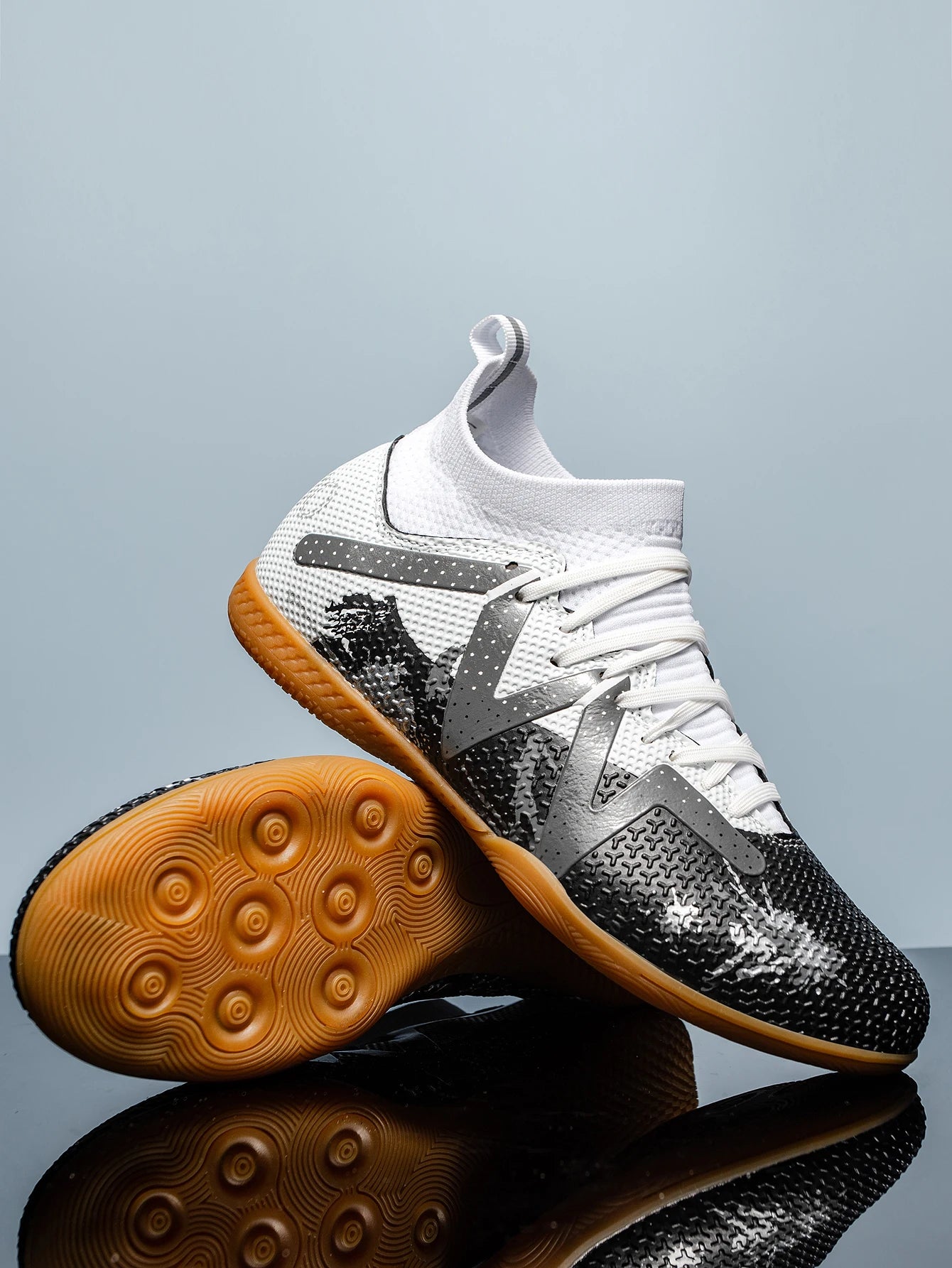 New Men's Football Shoes Society Cleats Professional Soccer Shoes Indoor Fast Football Field Boots Sneakers Boy Original Training