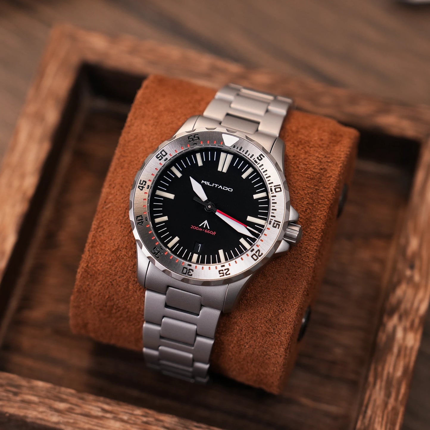 Militado ML16 Watch VH31 Sweep /515 Quartz Movement Sapphire Crystal BGW9 Luminous 200m Water Resistance 38mm Men's Vintage Wath