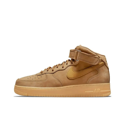 Zapatillas unisex Nike Air Force 1 Mid: sujeción clásica en el tobillo y comodidad acolchada para un uso versátil durante todo el día DD9625-100