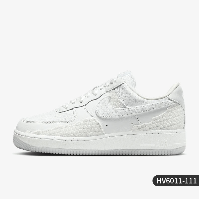 Nike Authentic Air Force 1 AF1 Damen-Sneaker im klassischen Stil mit dicker Sohle HV6011-111