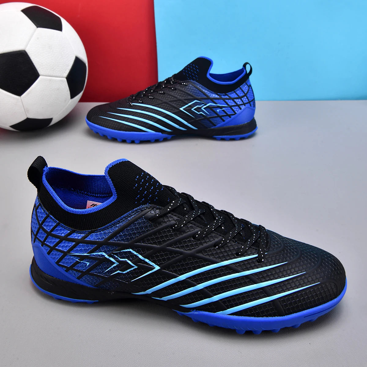 Nouvelles chaussures de football pour hommes, crampons de futsal, chaussures de football, confortables, ultra-légères, pour terrain synthétique et naturel, sportives, antidérapantes, pour adultes, professionnelles.