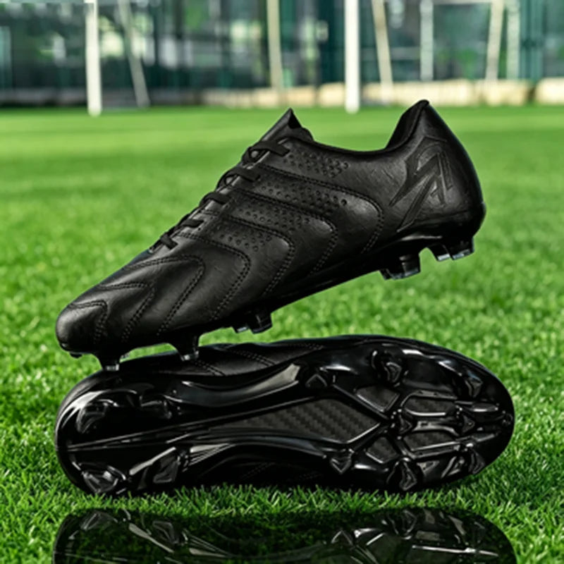 Chaussures de football AG/FG spécifiques à l'entraînement, tige en PU respirante, semelle en TPU résistante à l'abrasion, motif de crampons optimisé pour une agilité accrue