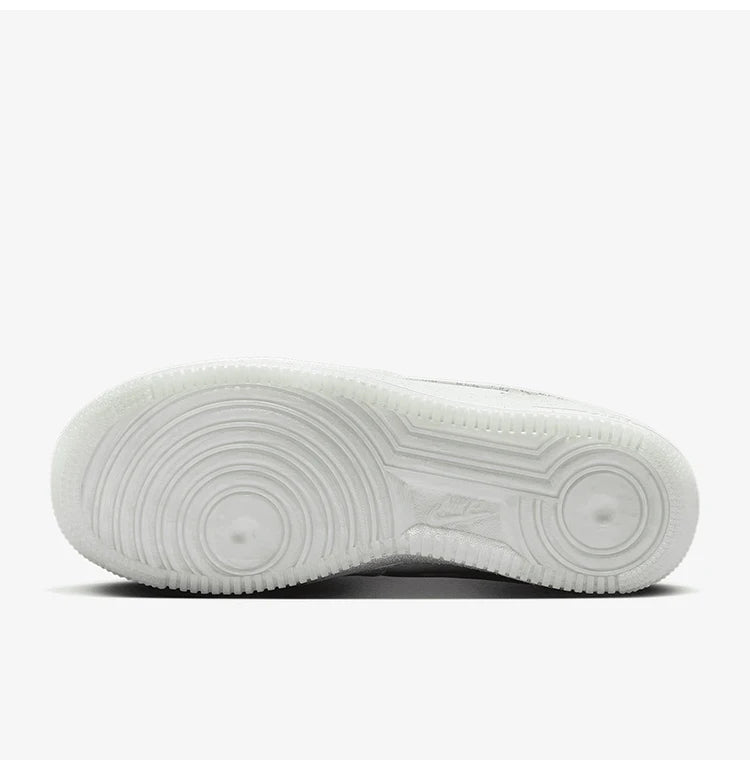 Nike Authentic Air Force 1 AF1 Damen-Sneaker im klassischen Stil mit dicker Sohle HV6011-111