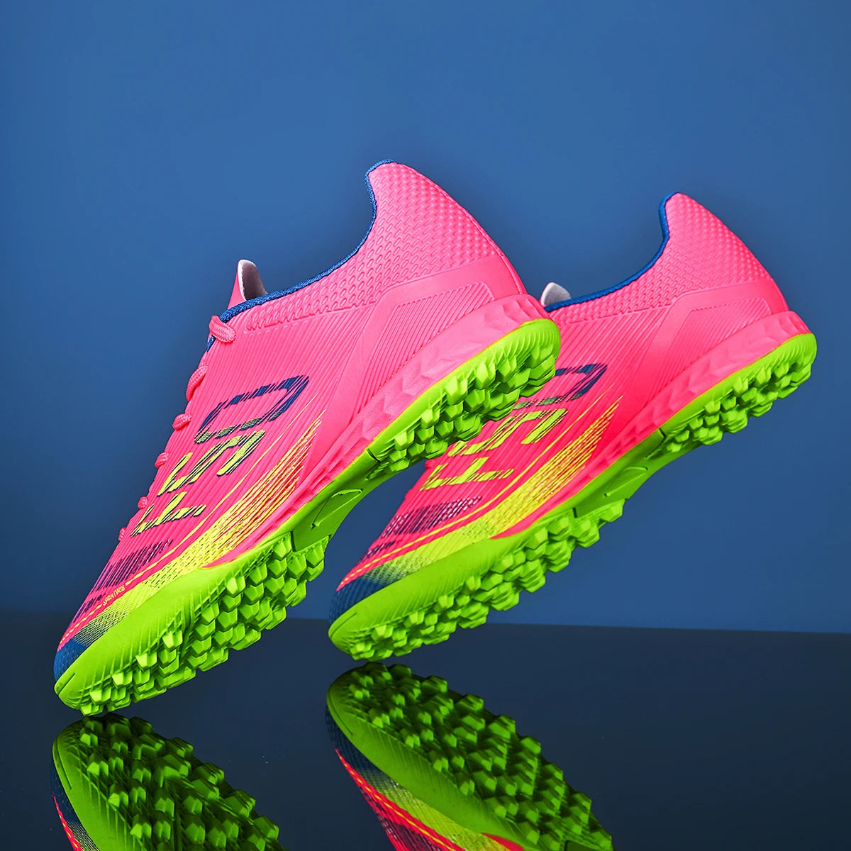 Professional men's soccer shoes TF broken nails provide super grip and anti slip, suitable for all seasons
