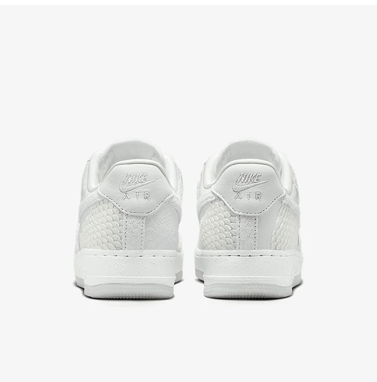 Nike Authentic Air Force 1 AF1 Damen-Sneaker im klassischen Stil mit dicker Sohle HV6011-111