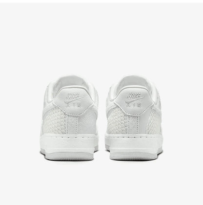 Nike Authentic Air Force 1 AF1 Damen-Sneaker im klassischen Stil mit dicker Sohle HV6011-111