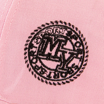 Moderne baseballkasket: Giv dit udendørslook et løft! Med klassiske New York-logoer og retro-badges er den både moderigtig