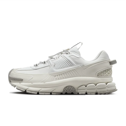 Nike Zoom Vomero 5 Roam : chaussures de course unisexes basses, souples, résistantes et imperméables, pour l'entraînement, la ville et les trajets quotidiens, modèle FV2295-201
