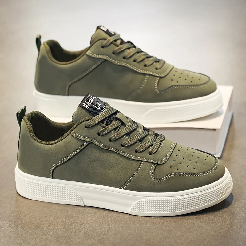 1 pair Sports Casual Skateboarding Shoes Comfortable and Fashionable, with a snug upper that fits the foot and a slip-resistant,