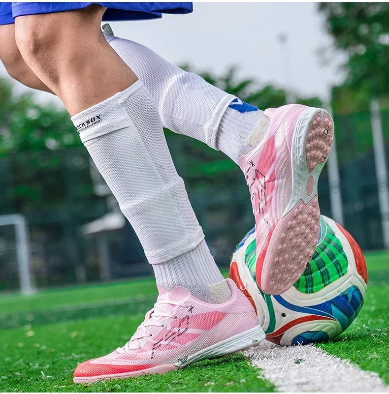 Nouvelles chaussures de football pour hommes, chaussures de soccer pour terrain en herbe, chaussures d'entraînement, chaussures de sport ultralégères, chaussures de match professionnelles, baskets antidérapantes unisexes.