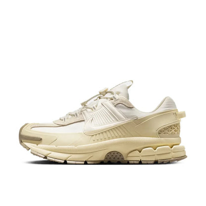 Nike Zoom Vomero 5 Roam : chaussures de course unisexes basses, souples, résistantes et imperméables, pour l'entraînement, la ville et les trajets quotidiens, modèle FV2295-201