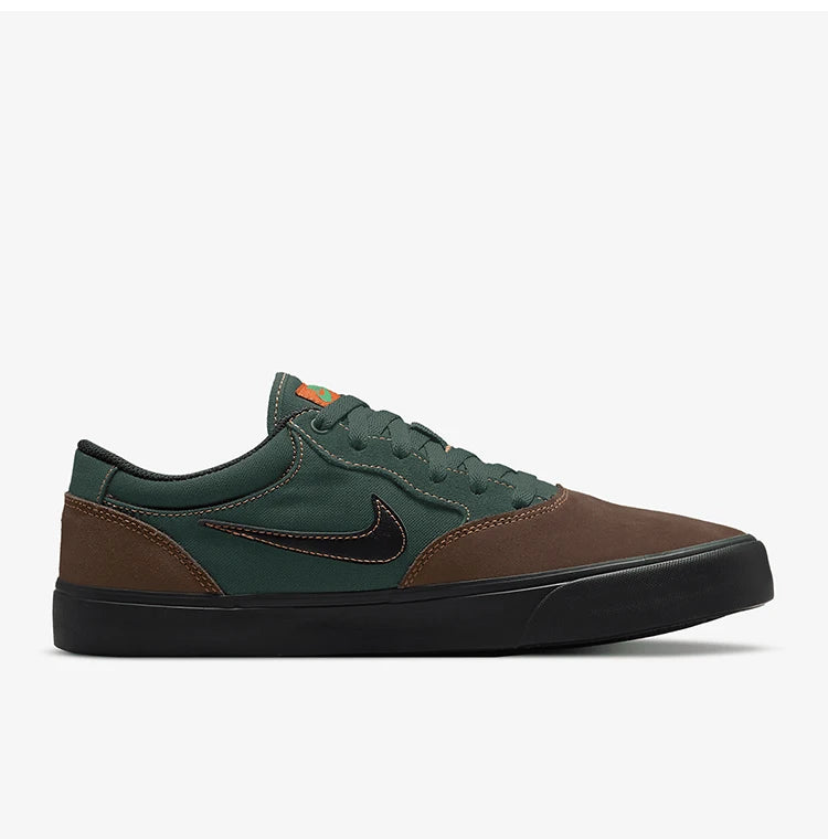 Scarpe da skate unisex Nike SB Chron 2 con ammortizzazione leggera e pannelli, modello DM3493-606