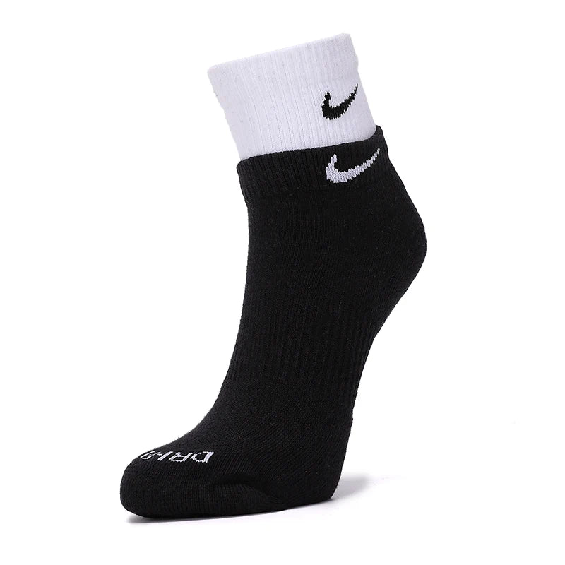 Nike Men's and Women's Socks for Fitness Training, Running, Exercise, Soft, Comfortable, Breathable Casual Socks, Mid-Calf Socks