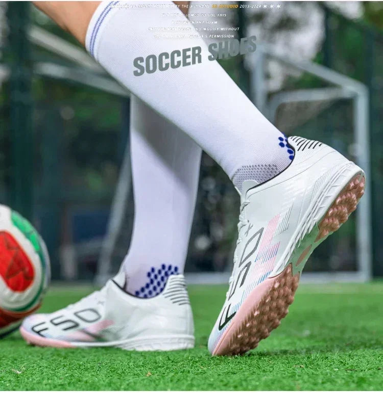 Nouvelles chaussures de football pour hommes, adaptées à la pratique sur gazon, ultralégères, antidérapantes, baskets de sport pour activités de plein air, chaussures de football professionnelles, chaussures d'entraîne