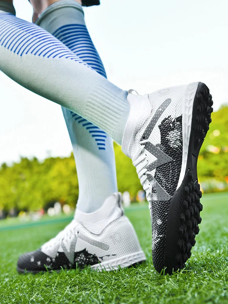New Men's Football Shoes Society Cleats Professional Soccer Shoes Indoor Fast Football Field Boots Sneakers Boy Original Training