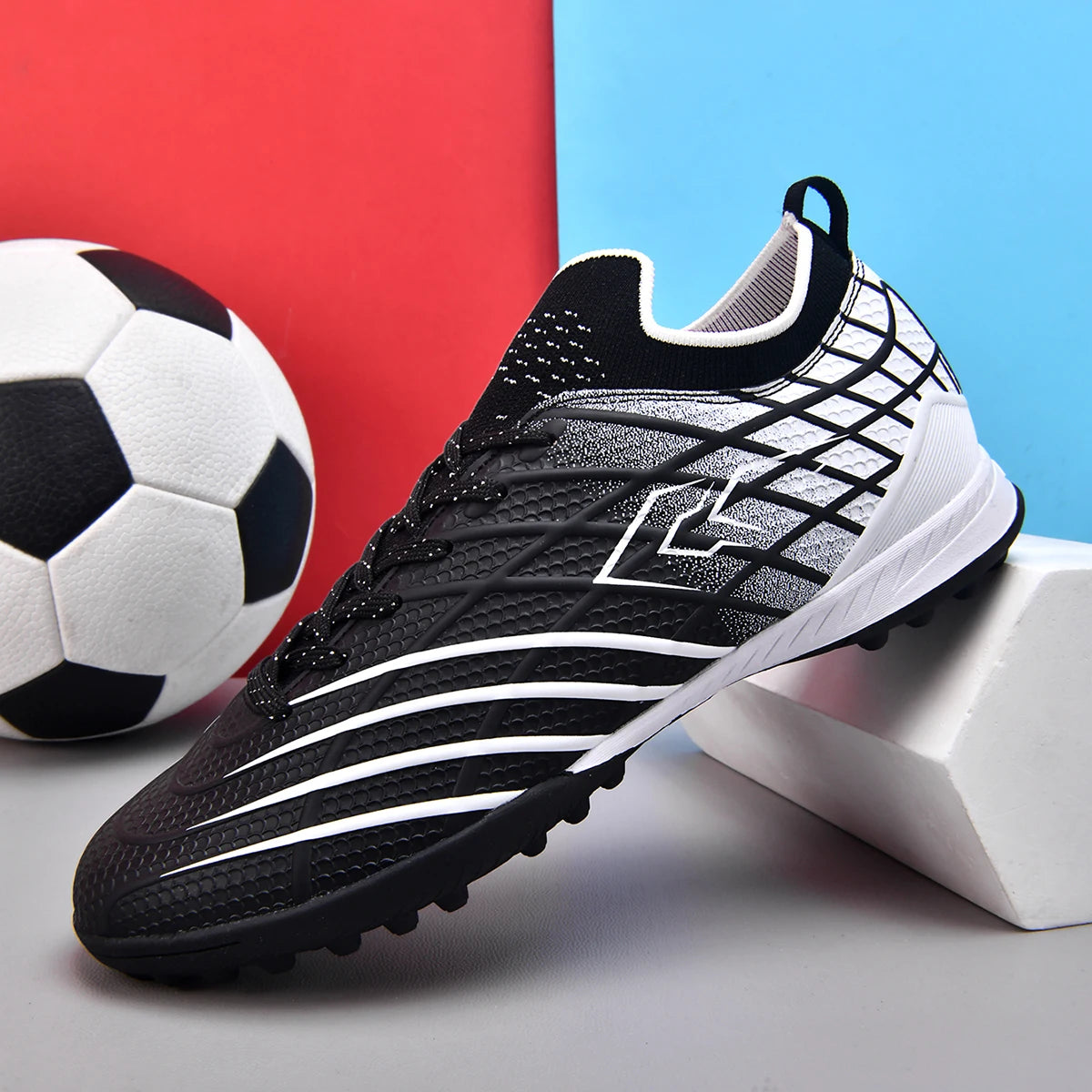Nouvelles chaussures de football pour hommes, crampons de futsal, chaussures de football, confortables, ultra-légères, pour terrain synthétique et naturel, sportives, antidérapantes, pour adultes, professionnelles.
