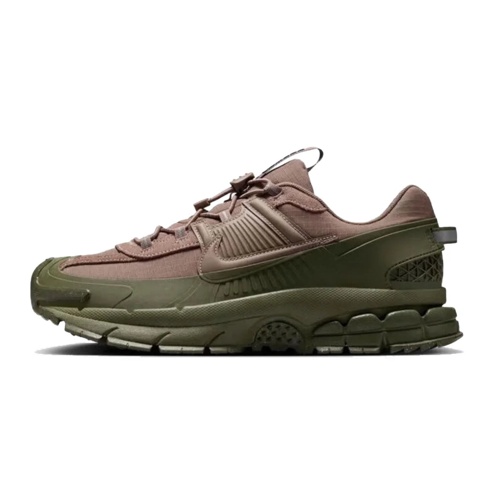 Nike Zoom Vomero 5 Roam : chaussures de course unisexes basses, souples, résistantes et imperméables, pour l'entraînement, la ville et les trajets quotidiens, modèle FV2295-201