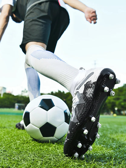 New Men's Football Shoes Society Cleats Professional Soccer Shoes Indoor Fast Football Field Boots Sneakers Boy Original Training