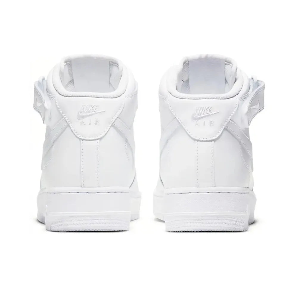 Zapatillas unisex Nike Air Force 1 Mid: sujeción clásica en el tobillo y comodidad acolchada para un uso versátil durante todo el día DD9625-100
