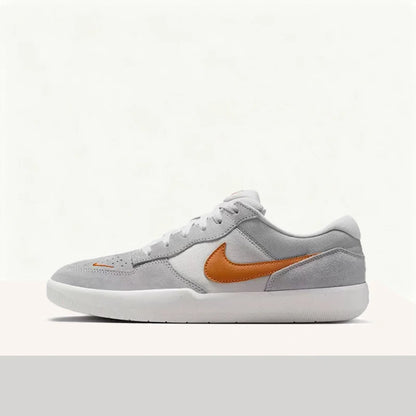 Nike SB Force 58 – modne, minimalistyczne, wygodne, stylowe i wytrzymałe obuwie codzienne z niską cholewką, unisex, DV5477-007