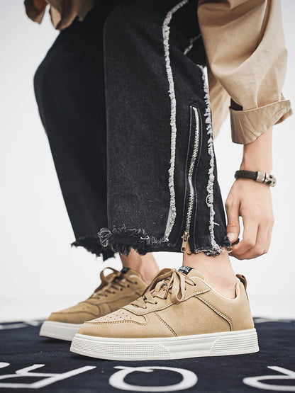 1 pair Sports Casual Skateboarding Shoes Comfortable and Fashionable, with a snug upper that fits the foot and a slip-resistant,