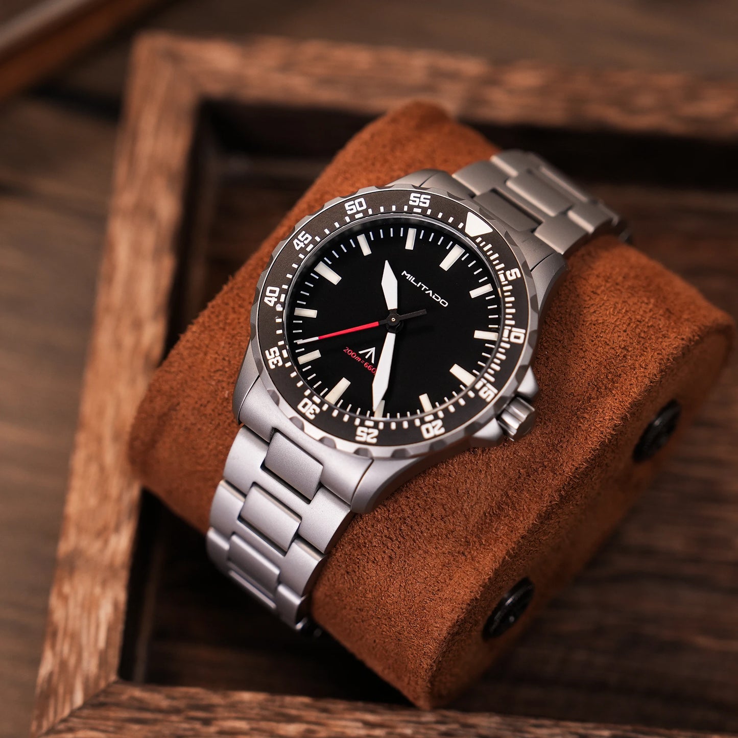 Militado ML16 Watch VH31 Sweep /515 Quartz Movement Sapphire Crystal BGW9 Luminous 200m Water Resistance 38mm Men's Vintage Wath