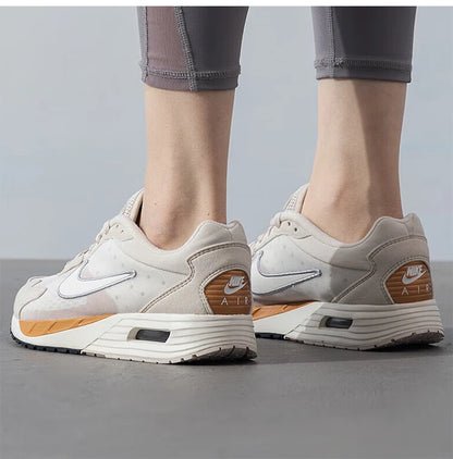 Dámské lehké běžecké boty Nike Genuine Air Max Solo FN0784-105