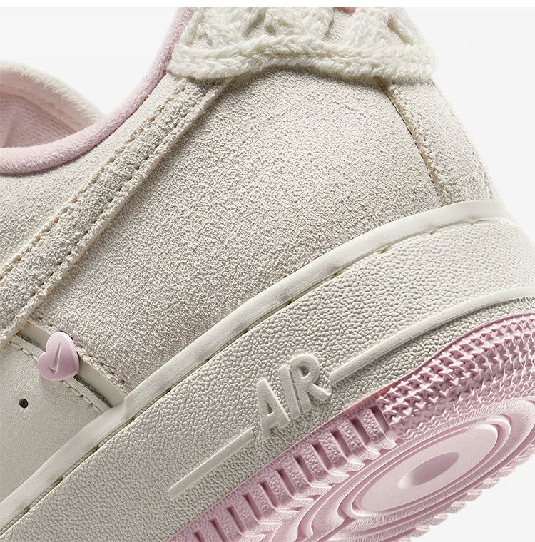 Oficiálne originálne dámske nízke tenisky Nike AIR FORCE 1 HV5992-111