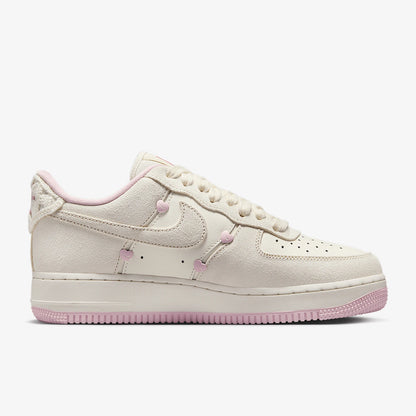 Oficiálne originálne dámske nízke tenisky Nike AIR FORCE 1 HV5992-111