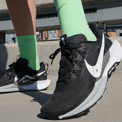 Scarpe da corsa ufficiali Nike da donna Pegasus Trail 5 Off-Road con lacci DV3865-001
