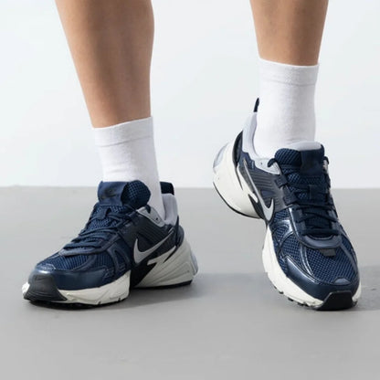 Nike Low-Top Lightweight Comfortable Men's Running Shoes for Street Wear, New Wear-Resistant Grip Street-Style Sports Running Shoes V2K Run, Fashionable Trendy Millennium-Style Casual Sports Shoes, New Recommended Model Hj449