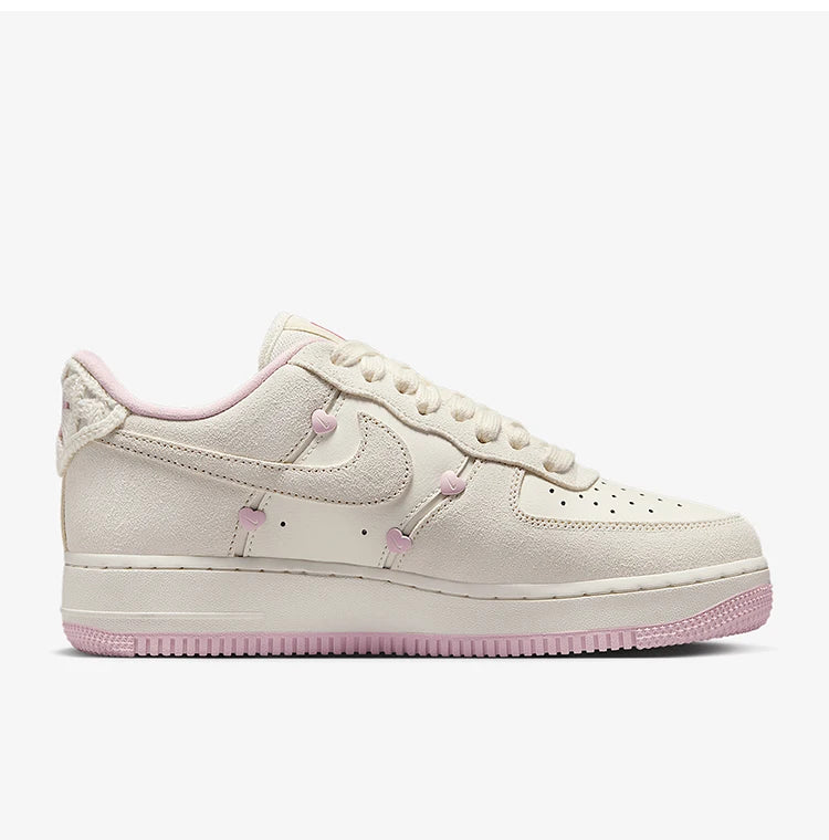 Oficiálne originálne dámske nízke tenisky Nike AIR FORCE 1 HV5992-111