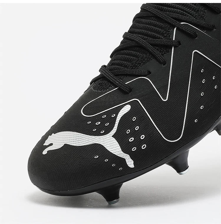 Chaussures de football Puma authentiques pour hommes, style sportif, design rétro simple et durable, modèle 107369-02.