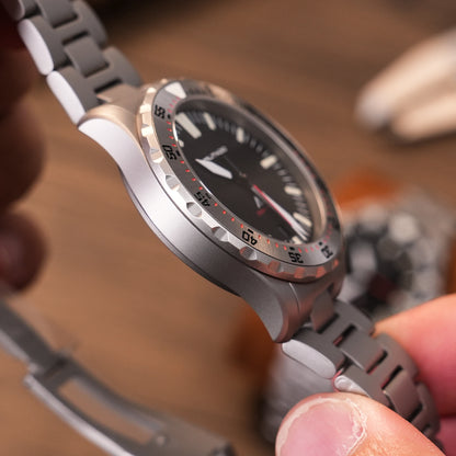 Militado ML16 Watch VH31 Sweep /515 Quartz Movement Sapphire Crystal BGW9 Luminous 200m Water Resistance 38mm Men's Vintage Wath